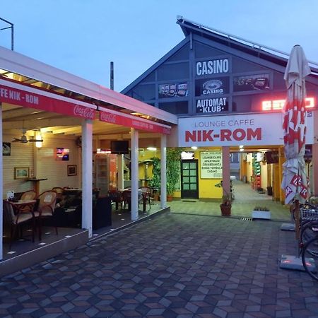 Apartman Nik-Rom ボサンスカ・グラディシュカ エクステリア 写真