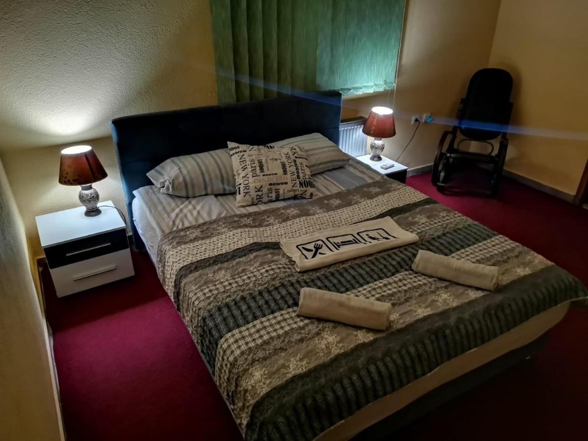 Apartman Nik-Rom ボサンスカ・グラディシュカ エクステリア 写真