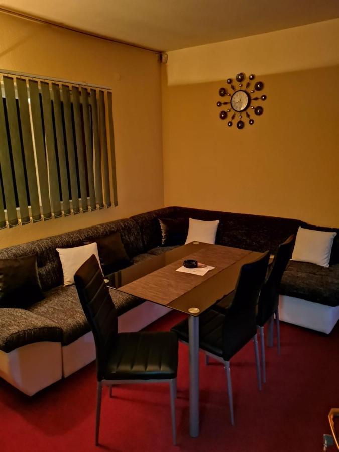 Apartman Nik-Rom ボサンスカ・グラディシュカ エクステリア 写真