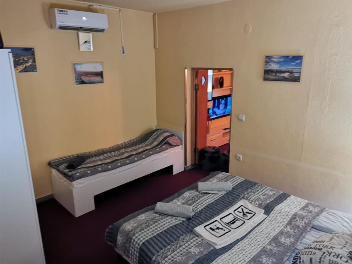 Apartman Nik-Rom ボサンスカ・グラディシュカ エクステリア 写真