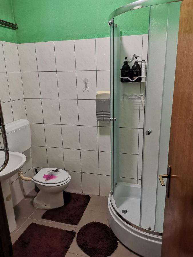 Apartman Nik-Rom ボサンスカ・グラディシュカ エクステリア 写真