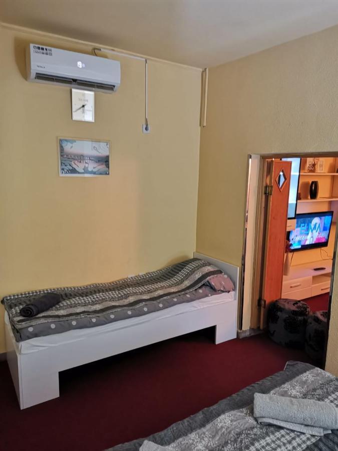 Apartman Nik-Rom ボサンスカ・グラディシュカ エクステリア 写真