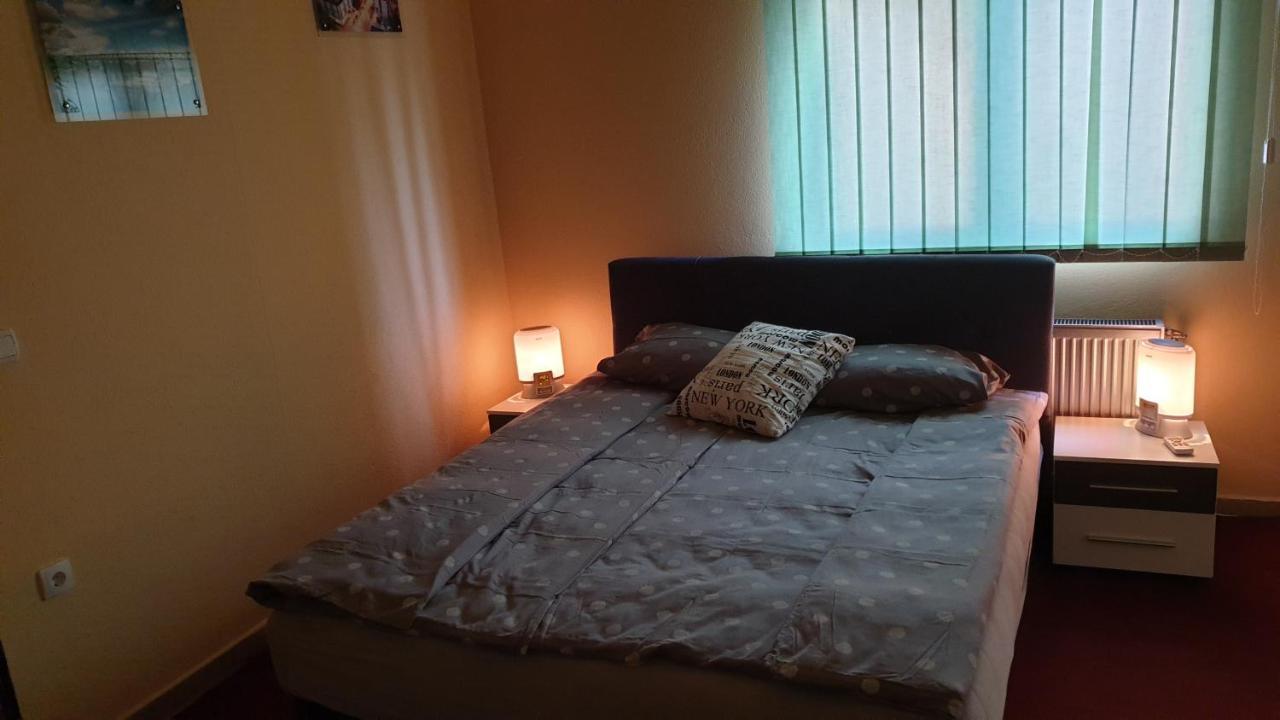Apartman Nik-Rom ボサンスカ・グラディシュカ エクステリア 写真